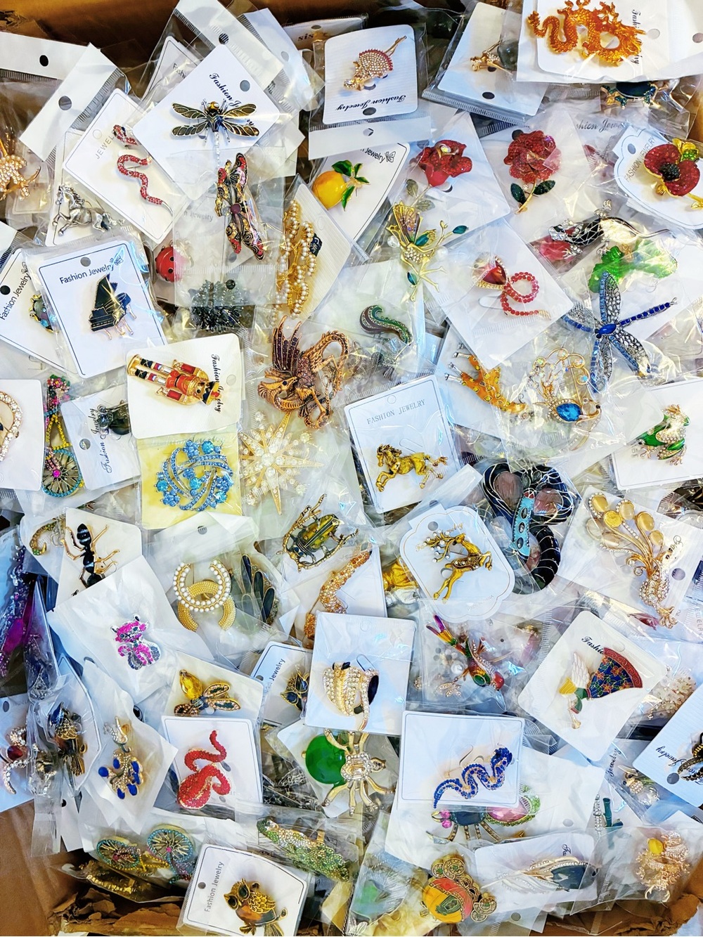 Lot of 500 Assorted Brooch Pins Bulk Mixed Styles Materials Jewelry